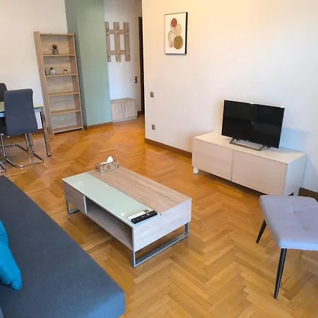 Apollo Tower Luxury Centre View Apartment